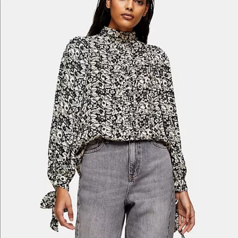 Top shop Pintuck Drama Sleeve Blouse